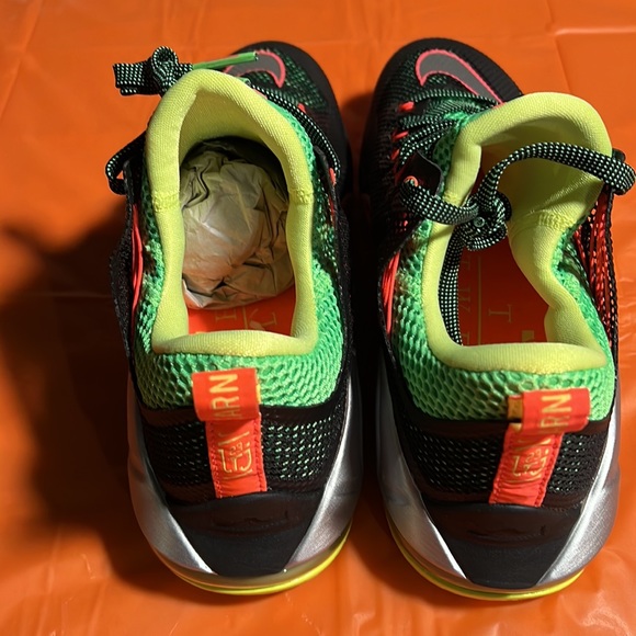Nike Lebron XII 12 Low Remix Black Metallic Silver Green 724557-003 Size 9 - Picture 9 of 9